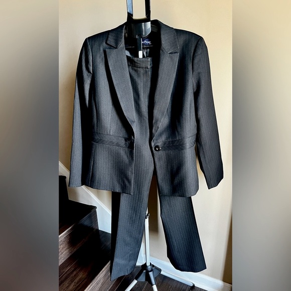 Evan Picone Black Pantsuit - Picture 2 of 4